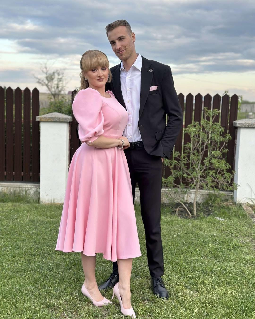 Valentina | Elegantes Midikleid mit Puffärmeln und ausgestelltem Rock
