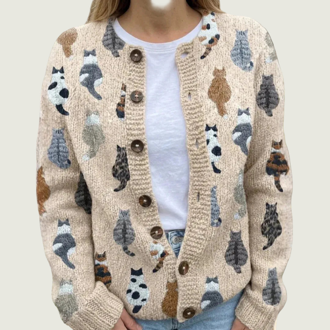 Katinka | Lässige Damen-Strickjacke mit Tier-Print und Knopfleiste
