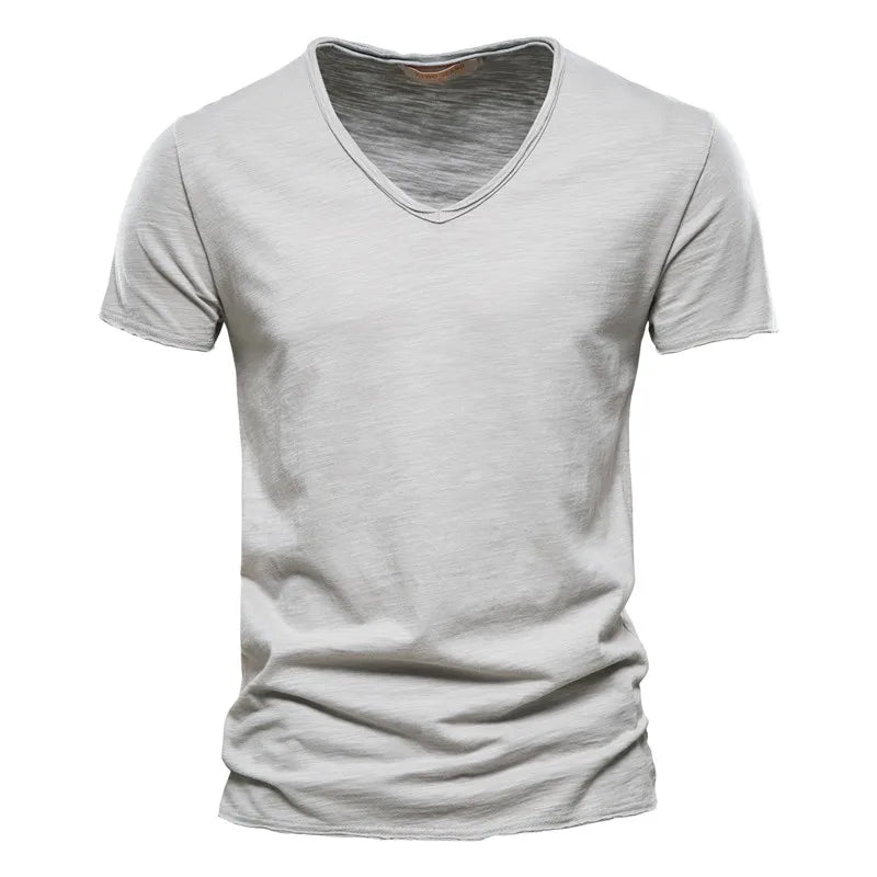 Anton | Lässiges Herren-T-Shirt mit V-Ausschnitt in Slub-Optik | 2 für 1