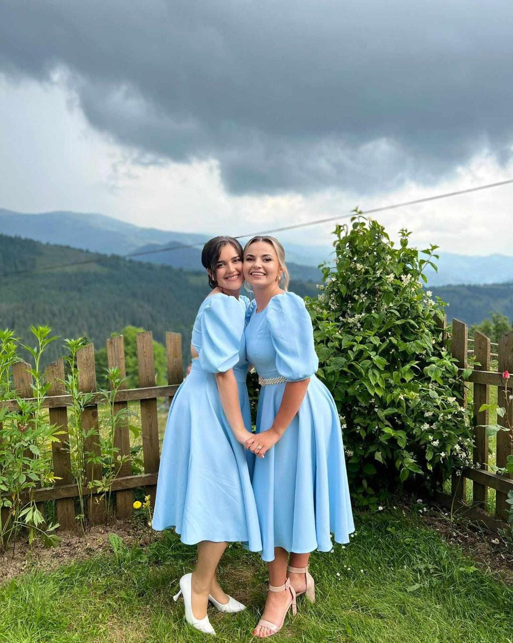 Valentina | Elegantes Midikleid mit Puffärmeln und ausgestelltem Rock