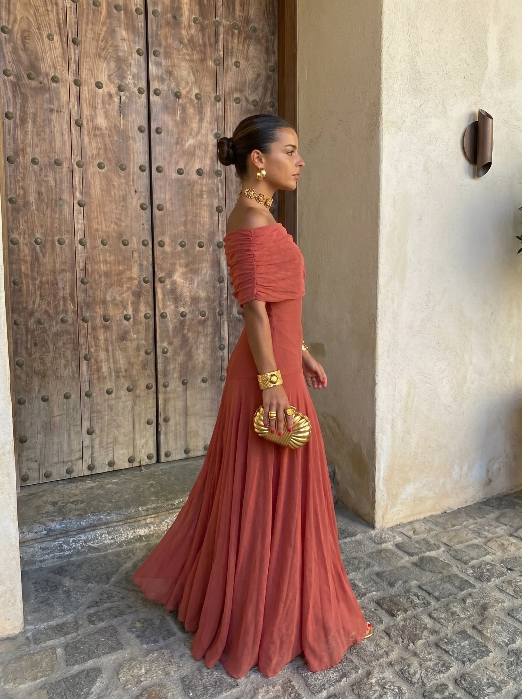 Elena | Elegantes schulterfreies Maxikleid mit feinen Raffungen